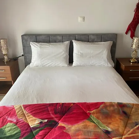 Rianna House * Theológos