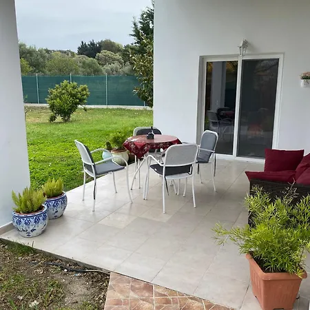 Rianna House * Θεολόγος