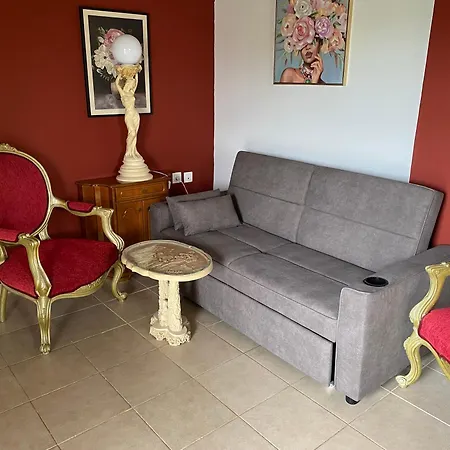 Rianna House Apartman Theológosz